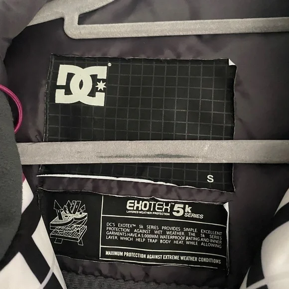 DC Womens EKOTEX 5K Hooded Ski Snowboard Jacket Size Small White Pink Waterproof - Picture 2 of 8